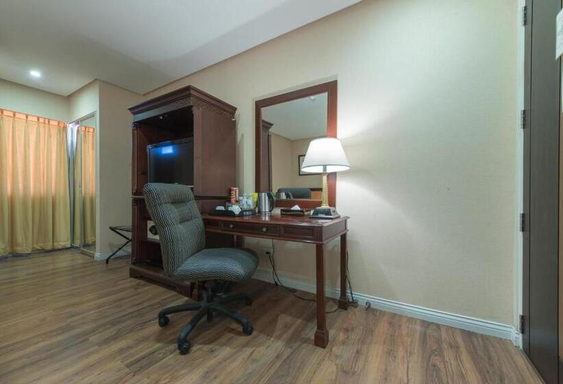 Court Meridian Hotel & Suites