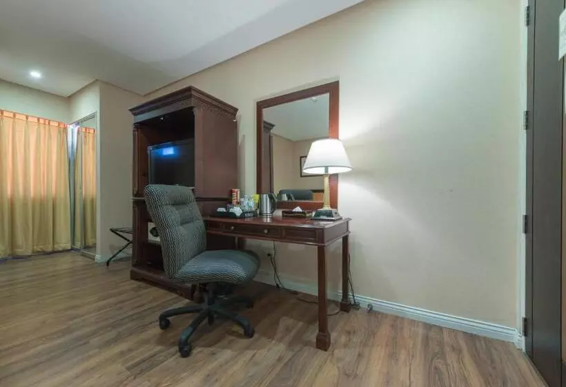 Court Meridian Hotel & Suites