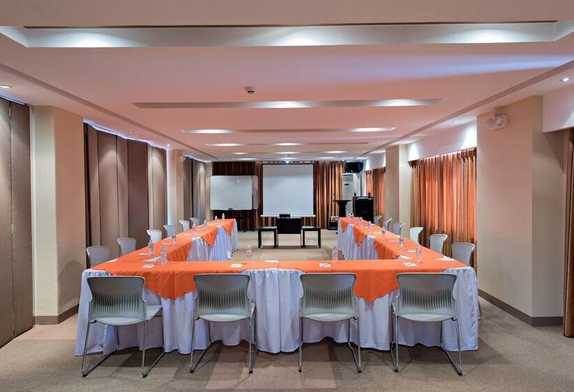 Court Meridian Hotel & Suites