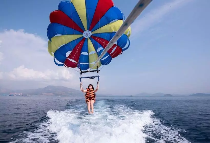 Court Meridian Hotel & Suites