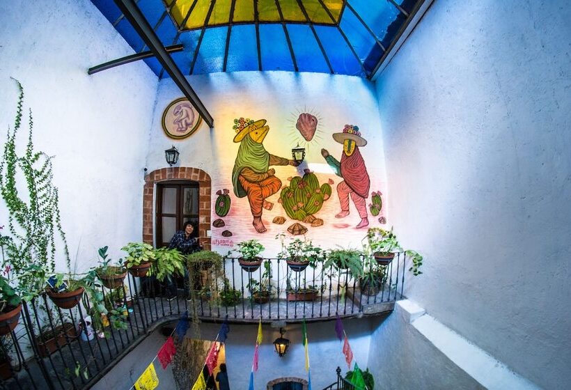 هتل Gente De Más Hostel