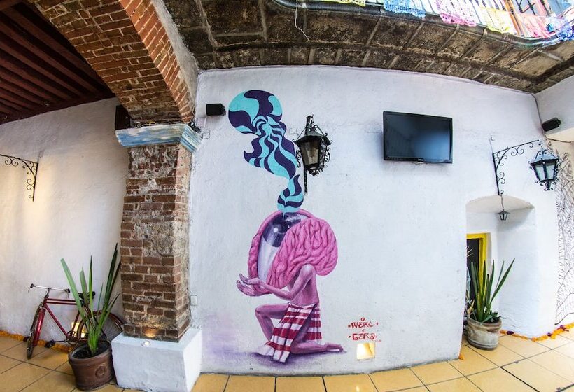 هتل Gente De Más Hostel