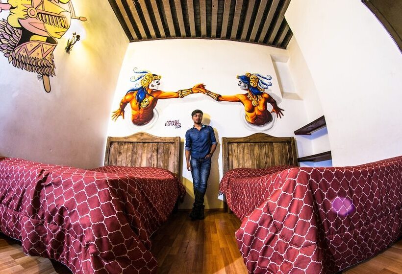 هتل Gente De Más Hostel