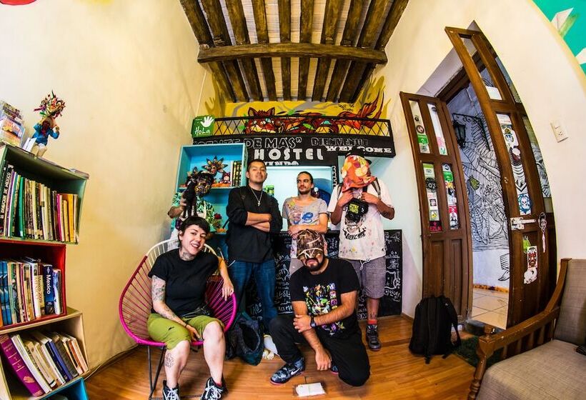 هتل Gente De Más Hostel