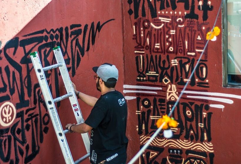 هتل Gente De Más Hostel