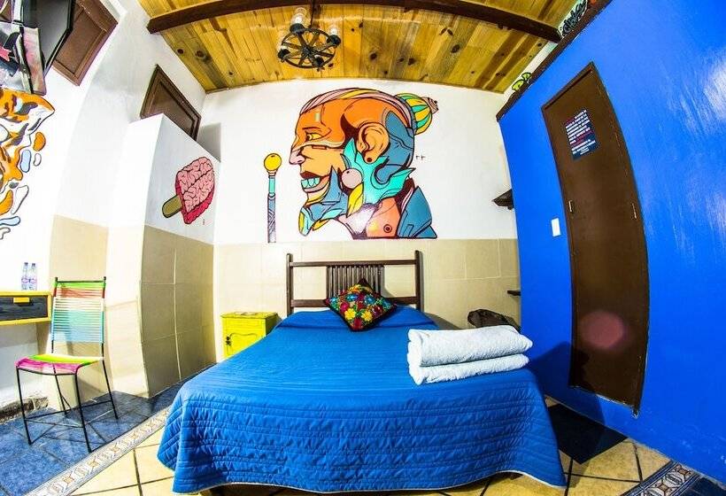 هتل Gente De Más Hostel