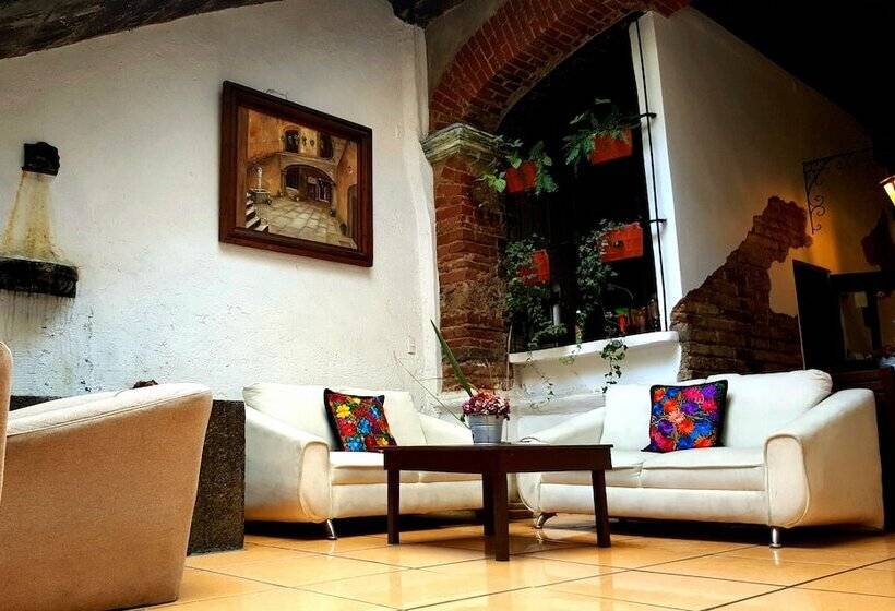 هتل Gente De Más Hostel