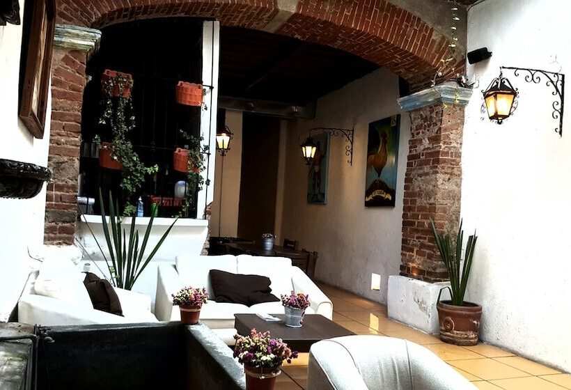 هتل Gente De Más Hostel