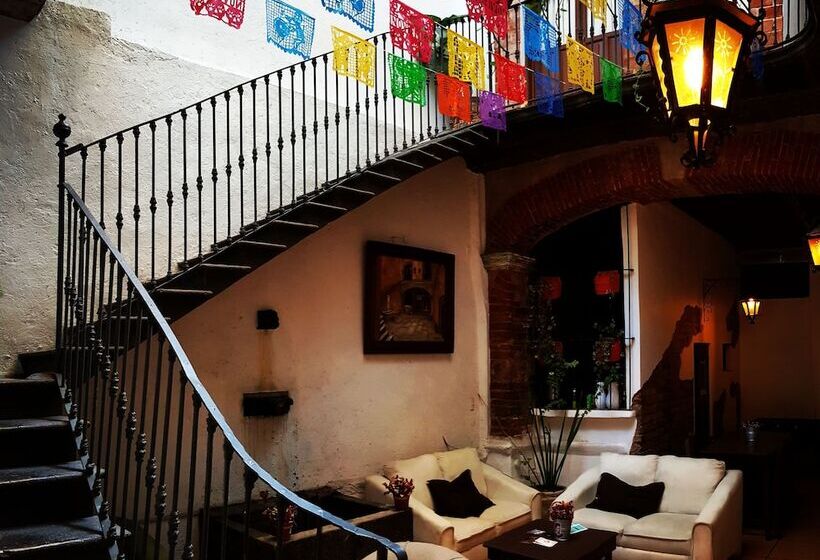 هتل Gente De Más Hostel