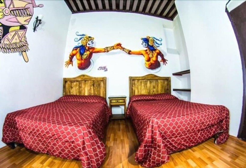 هتل Gente De Más Hostel