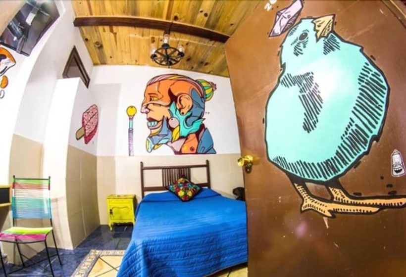 هتل Gente De Más Hostel