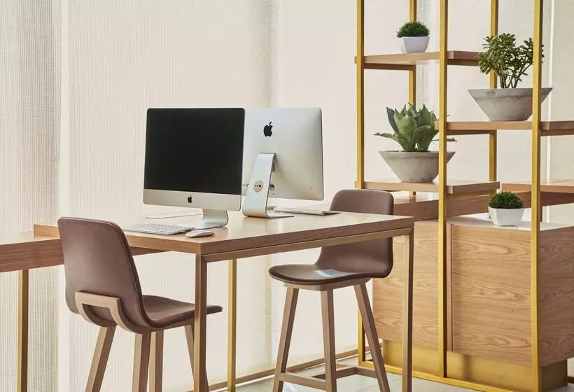 Отель Hilton Garden Inn Dubai, Mall Avenue