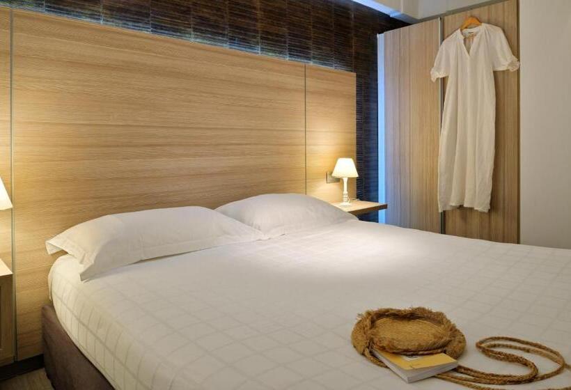 هتل Hôtel L Escale Coté Port