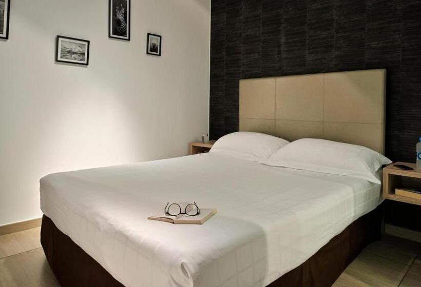 هتل Hôtel L Escale Coté Port