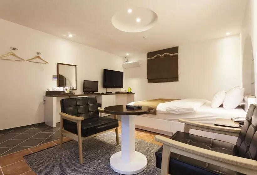 בית מלון כפרי Leaders