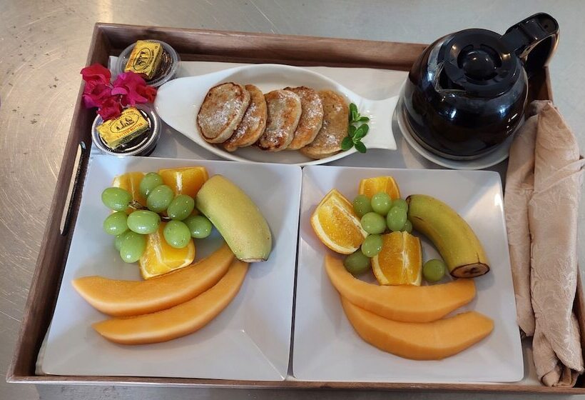 Отель Pelican Beach