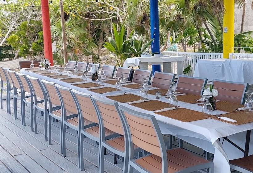 Отель Pelican Beach