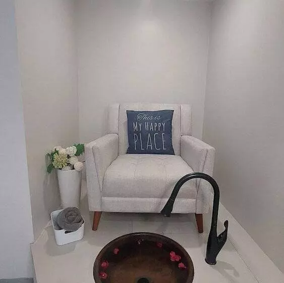 Отель Pelican Beach