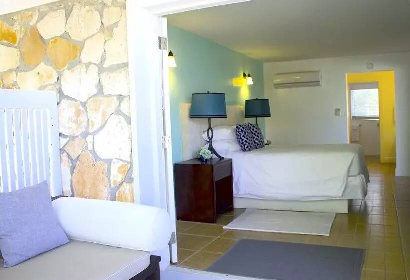 Отель Pelican Beach