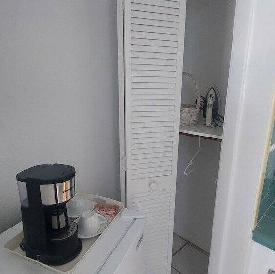 Отель Pelican Beach