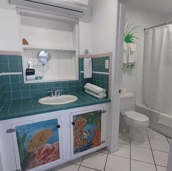 Отель Pelican Beach