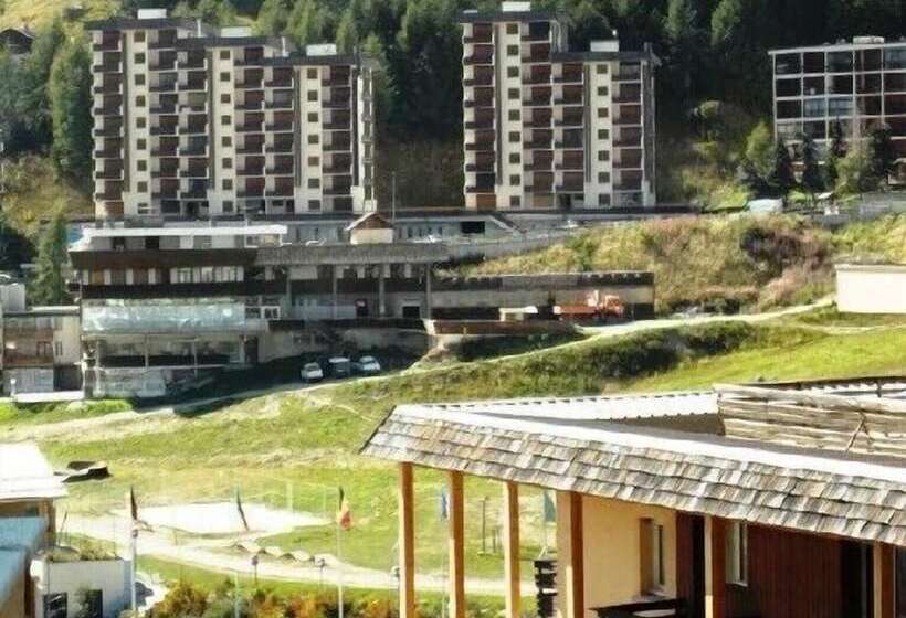 Le Rond Point Des Pistes