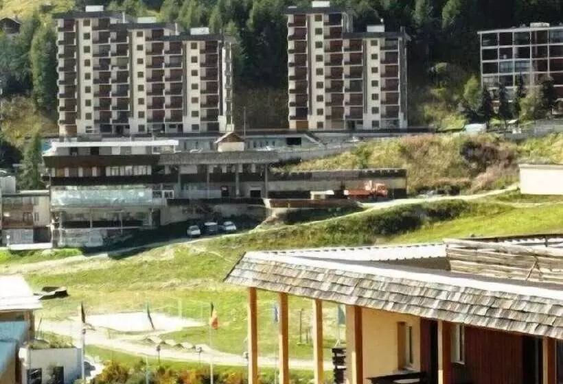 Le Rond Point Des Pistes