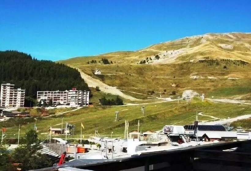 Le Rond Point Des Pistes