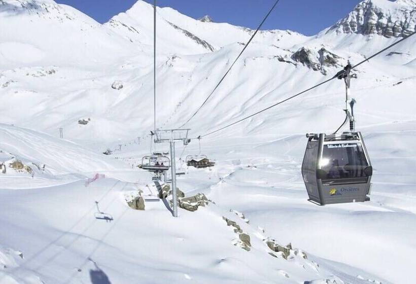 Le Rond Point Des Pistes