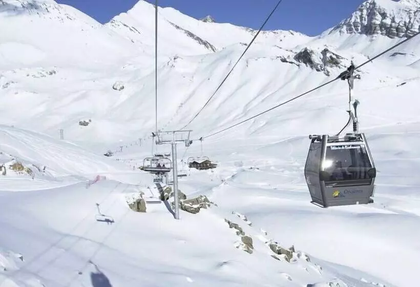 Le Rond Point Des Pistes