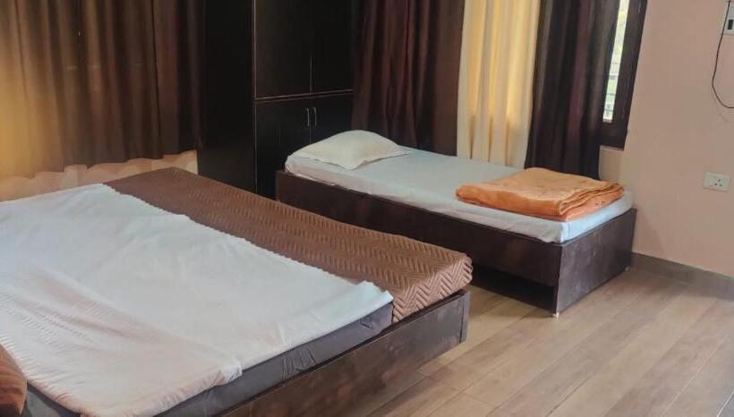 هتل Mount And Lakes