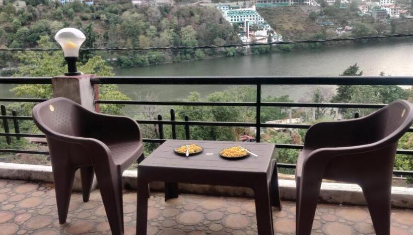 هتل Mount And Lakes