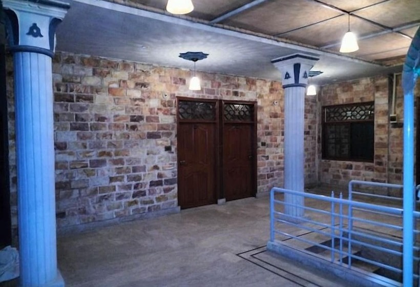 پانسیون Jinnah Airport Guest House