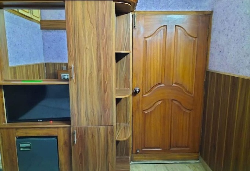 پانسیون Jinnah Airport Guest House