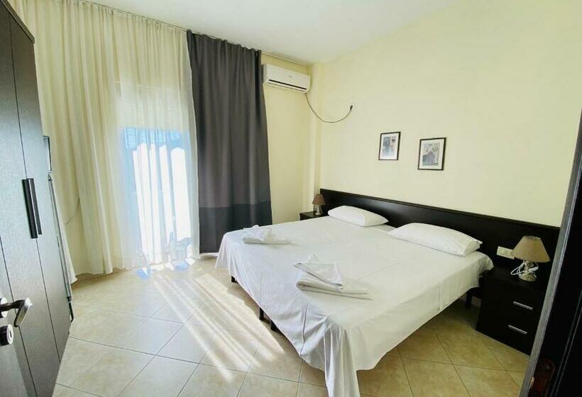 旅馆 Eleana  Bunec