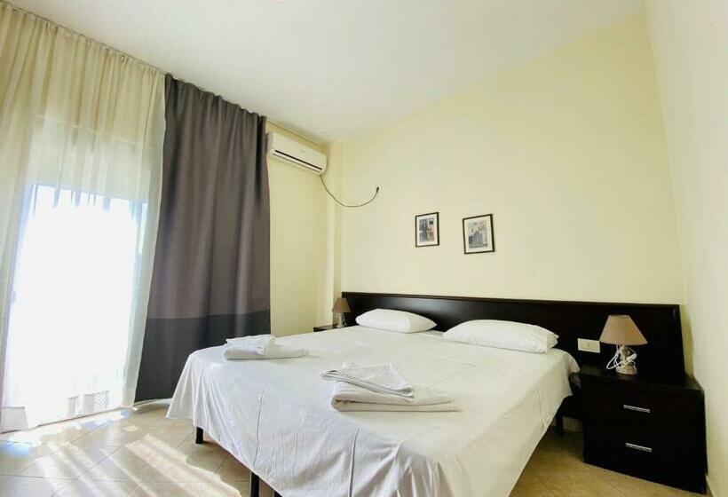 旅馆 Eleana  Bunec