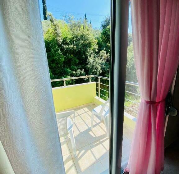 旅馆 Eleana  Bunec