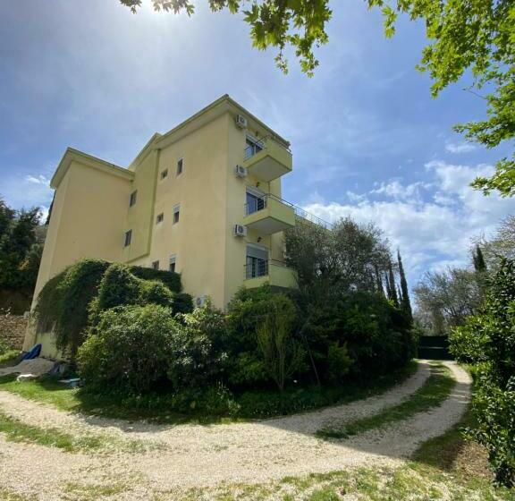 旅馆 Eleana  Bunec