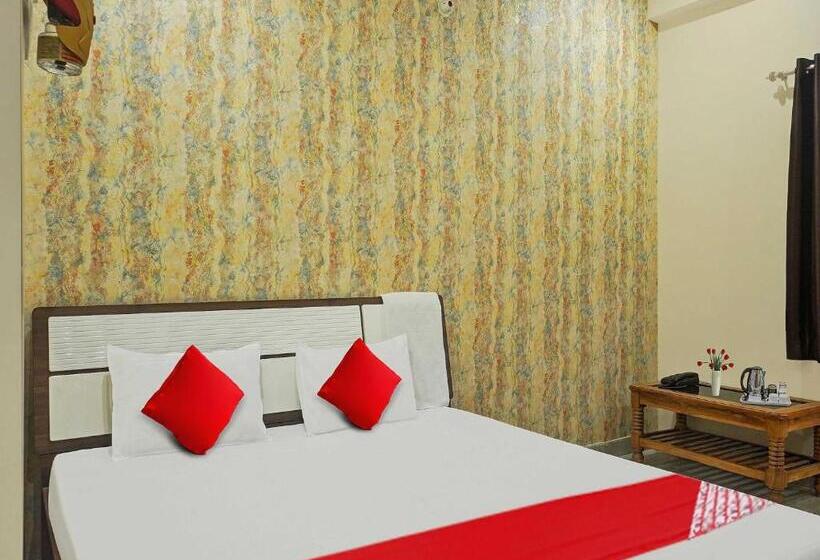 ホテル Oyo Flagship 81158 Rukmini Inn Banquets