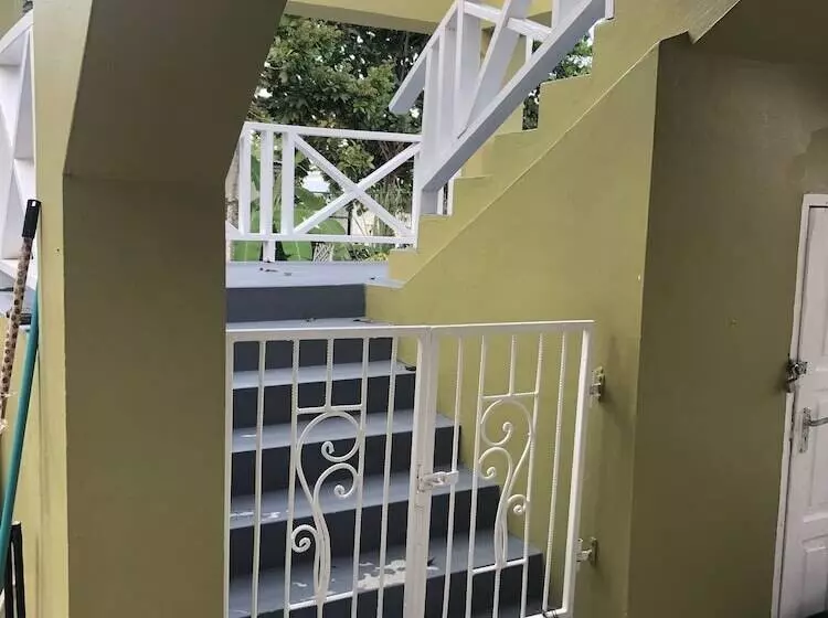 پانسیون Negril Beachside