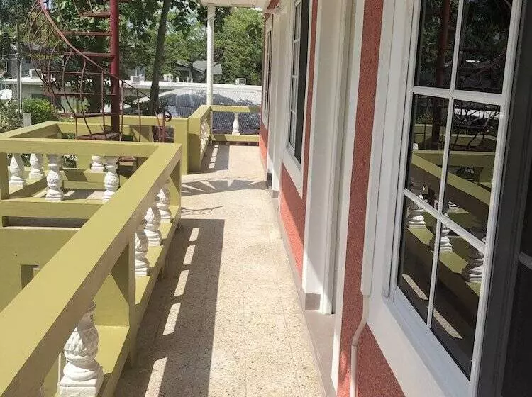 پانسیون Negril Beachside