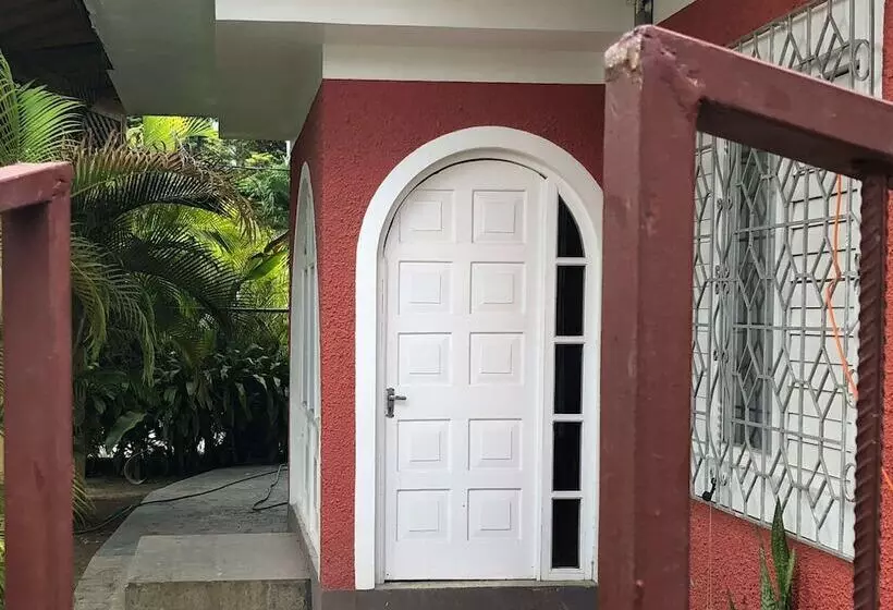 پانسیون Negril Beachside