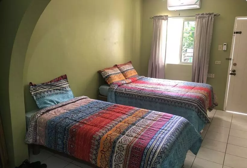 پانسیون Negril Beachside