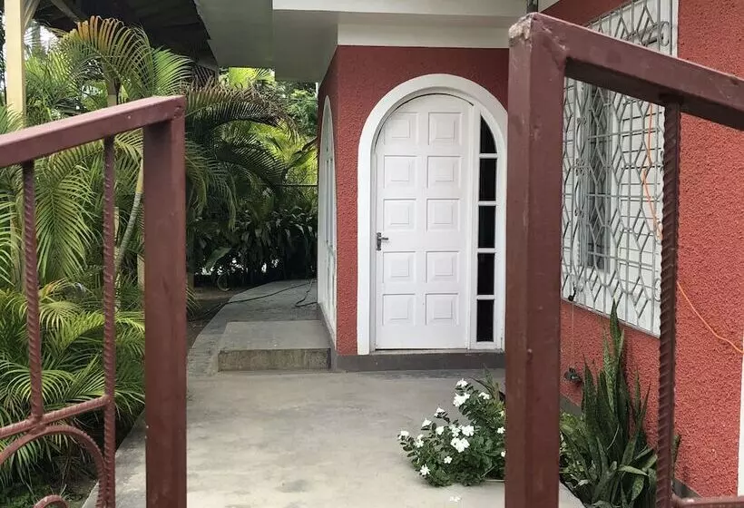 پانسیون Negril Beachside