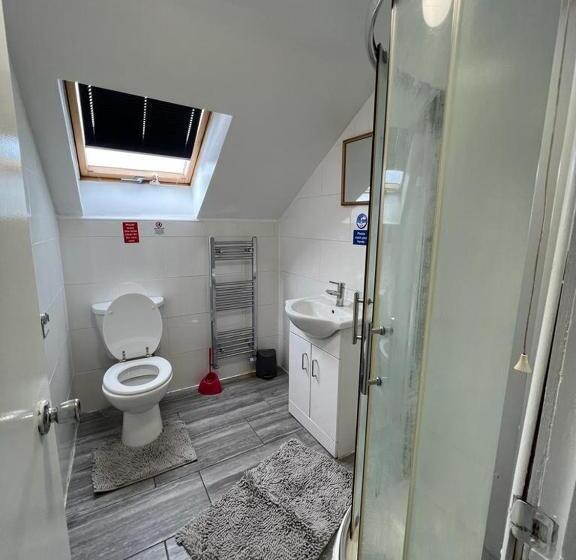 פנסיון Woodgreen House