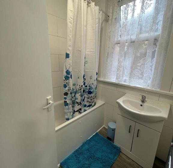 פנסיון Woodgreen House