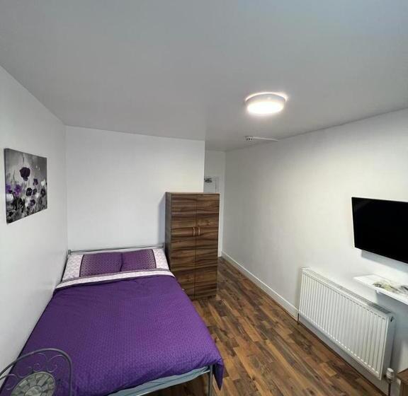 פנסיון Woodgreen House