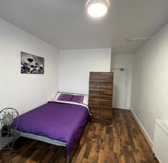 פנסיון Woodgreen House