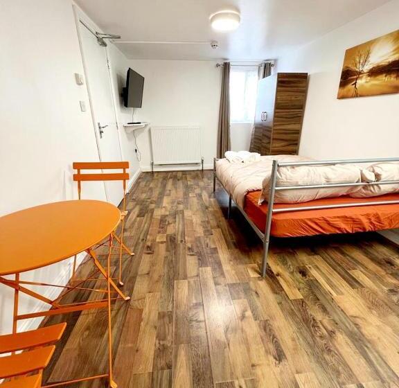 פנסיון Woodgreen House