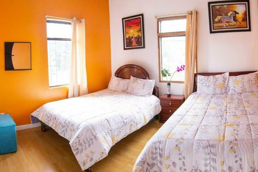 ユースホステル Hostal Whipala Quito